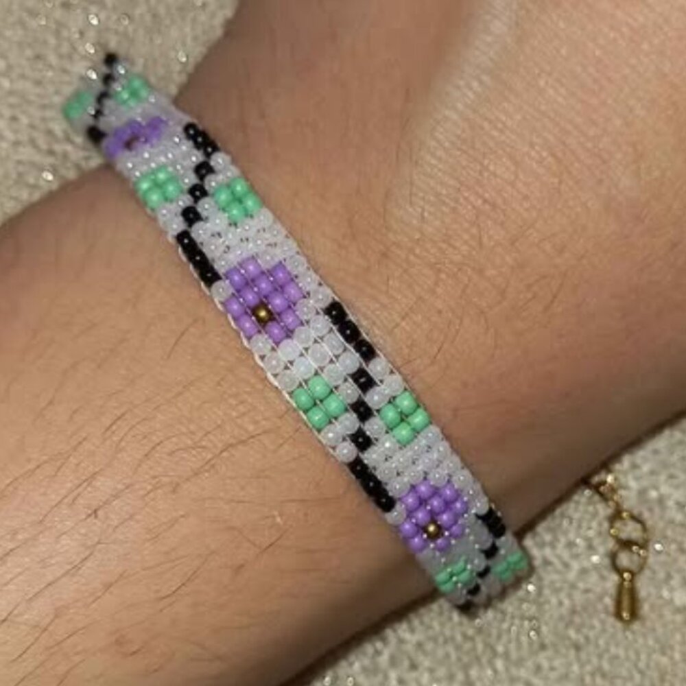 ✨ NWT Handmade Dainty Purple Flower Beaded Bracelet Stainless Steel ✨